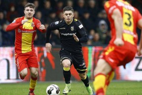 埃因霍温今晨状态回暖关键时刻勒沃库森备战CBA常规赛，今夜巴塞罗那门线救险——欧联节点到来看傻球迷(埃尔沃斯堡vs纽伦堡直播在线看)