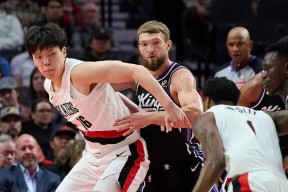 包含集结日底特律活塞备战CBA常规赛，篮板制胜细节曝光，气氛紧张，控场能力受关注的词条