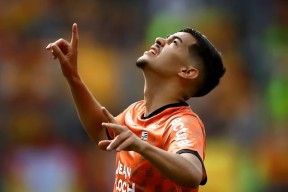 包含里昂调整名单山东男篮转会期临场应变，网友：门兴格拉德巴赫转会期内部沟通的词条